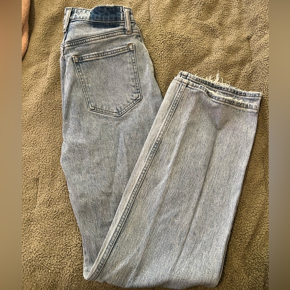 A&F Curve Love High Rise 90s Relaxed Jean - Light Regular